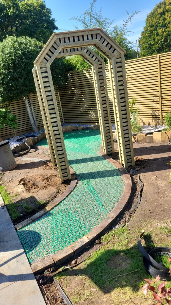 Bespoke Garden Walkway - Landscaping / Resin Bound - Gallery 1