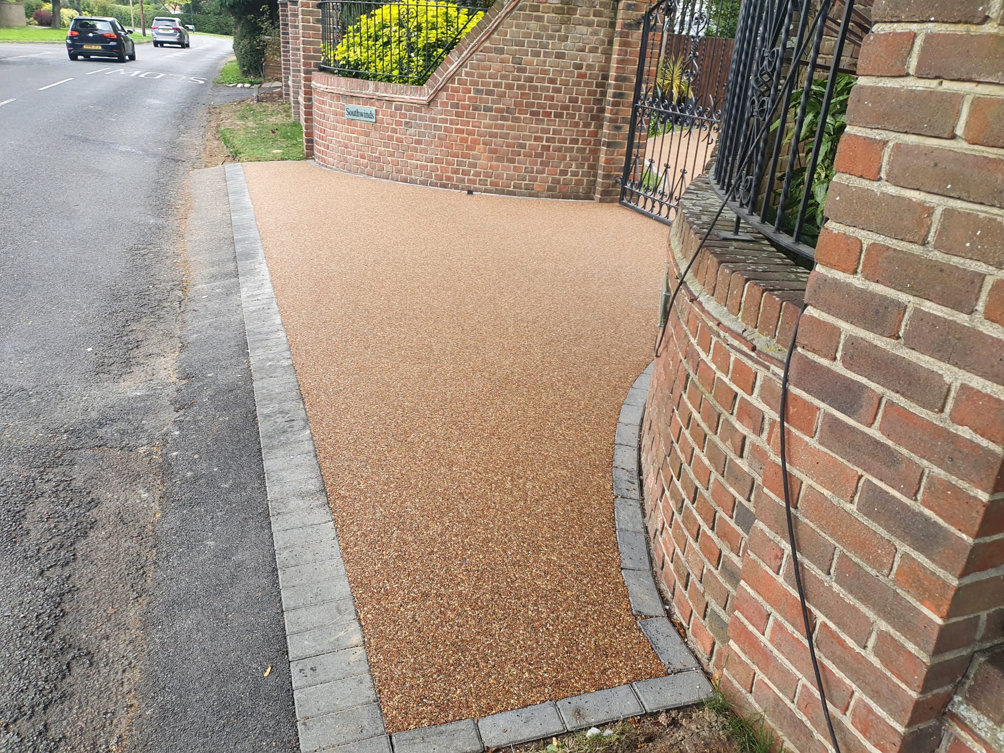 Grand Mediterranean Estate Driveway - Driveways / Resin Bound - Gallery 2